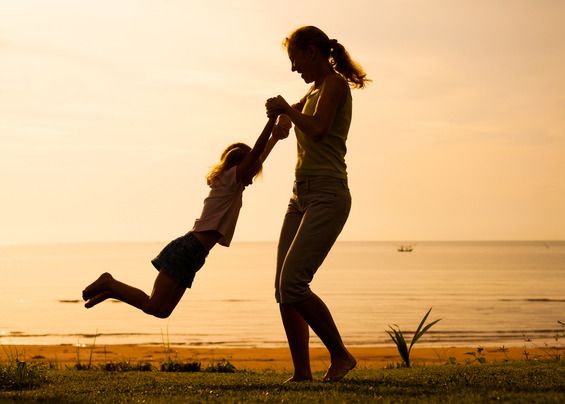 After her Mommy Makeover, slim mom twirls daughter